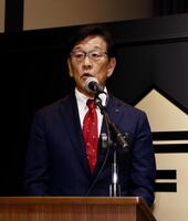 ２軍本拠地移転先発表会見で話す栗山ＣＢＯ（撮影・中島達哉）