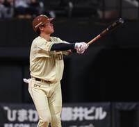 ５回、ソロを放つ吉田（撮影・中島達哉）