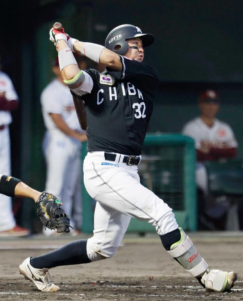 　３回、先制２ランを放つ佐藤