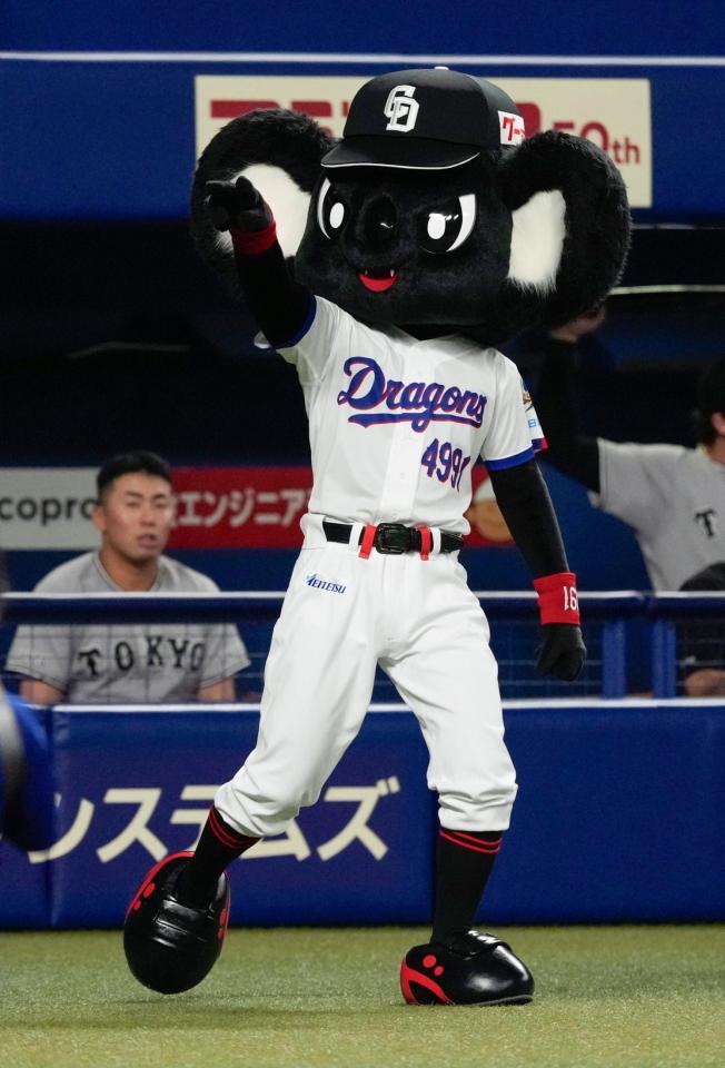 バンテリンドームに登場した中日の新マスコット「ブラックドアラ」