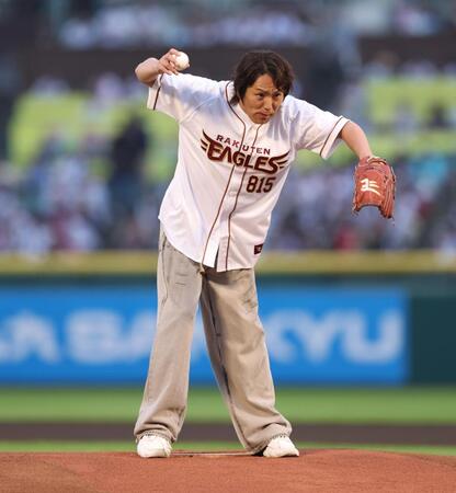 “マエケン体操”の狩野英孝（撮影・金田祐二）