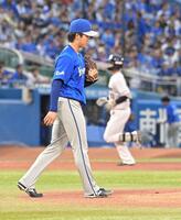 ３回、石井（右）に本塁打を打たれた篠木（撮影・持木克友）