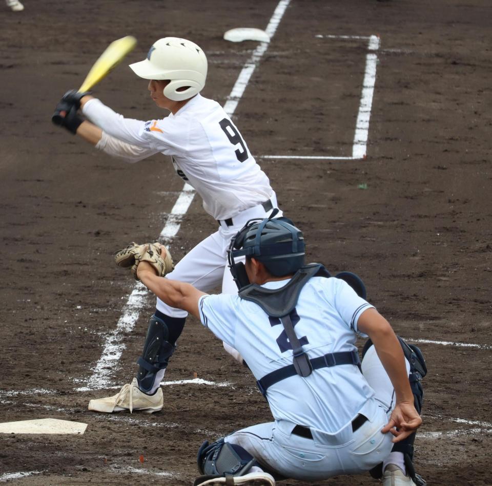 チームをけん引した尼崎西・森田（右）＝撮影・中野裕美子