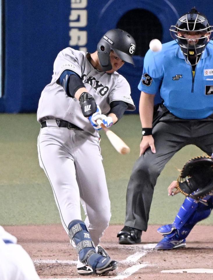 ２回、中山が先制の中犠飛を放つ