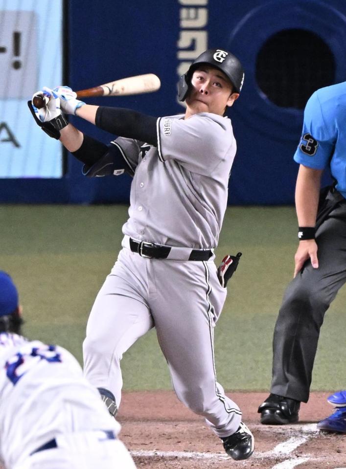 ２回、中山が先制の中犠飛を放つ