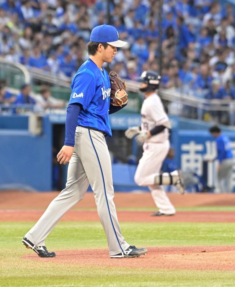 ３回、石井（右）に本塁打を打たれた篠木（撮影・持木克友）