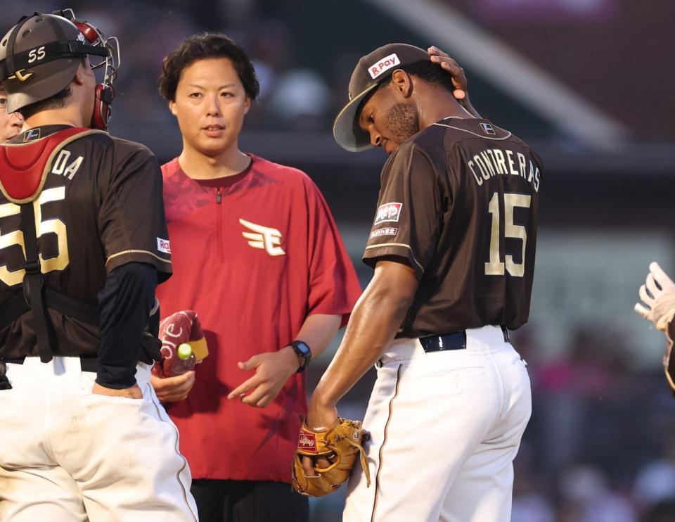 ４回、逆転されがっくりのコントレラス（撮影・金田祐二）