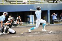 初回に内野安打を打った山梨学院・菰田