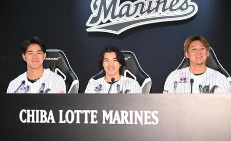 球宴ファン投票選出会見で笑顔の（左から）西川、小川、鈴木（撮影・開出牧）