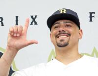 ファン投票での球宴出場が決まり笑顔を見せるマチャド（撮影・立川洋一郎）