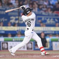 ３回、先制の左越え本塁打を放つ西川（撮影・開出牧）