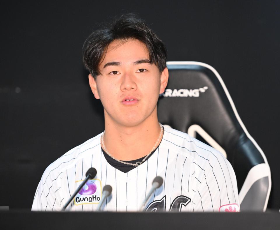 ファン投票で球宴出場が決まり抱負を語る西川（撮影・開出牧）