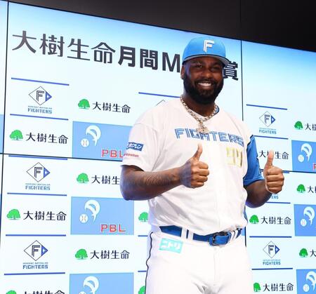 ６月度「大樹生命月間ＭＶＰ賞」を受賞した日本ハムのレイエス（撮影・中島達哉）