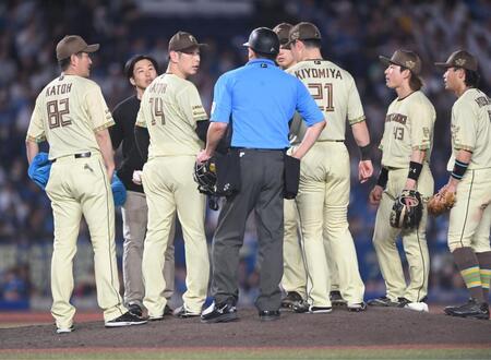 ６回途中で降板した加藤（１４）＝撮影・開出牧