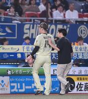 ６回途中で降板した加藤（撮影・開出牧）