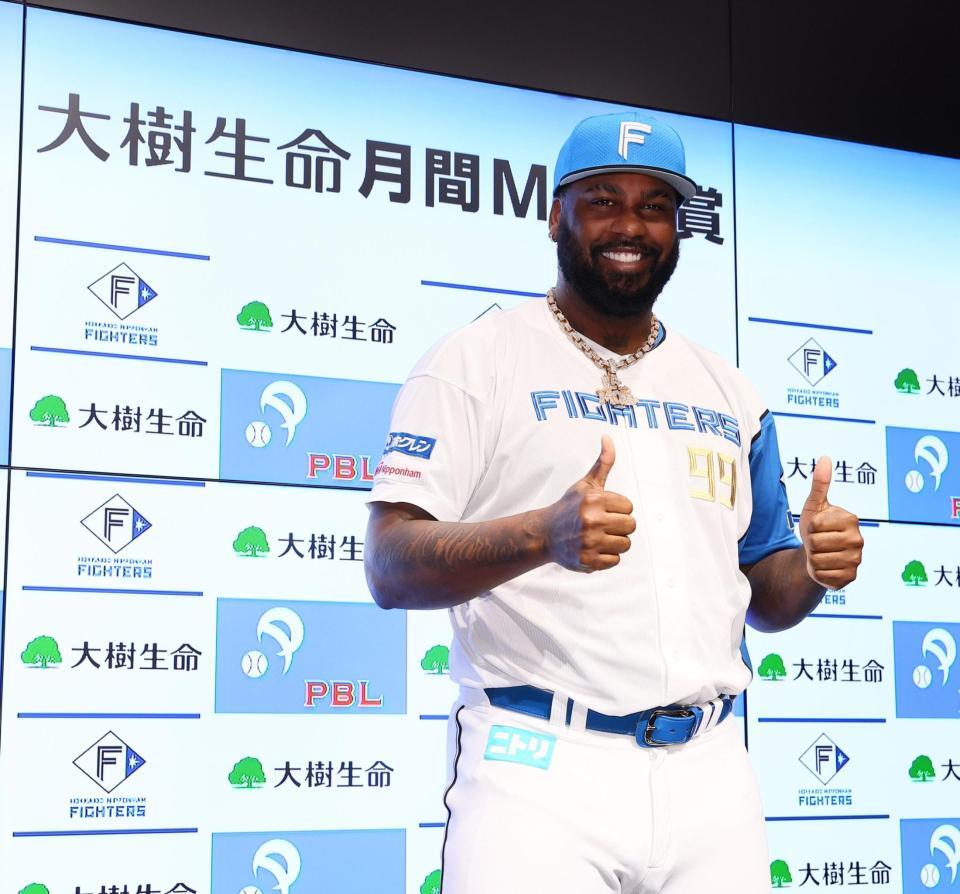 ６月度「大樹生命月間ＭＶＰ賞」を受賞した日本ハムのレイエス（撮影・中島達哉）