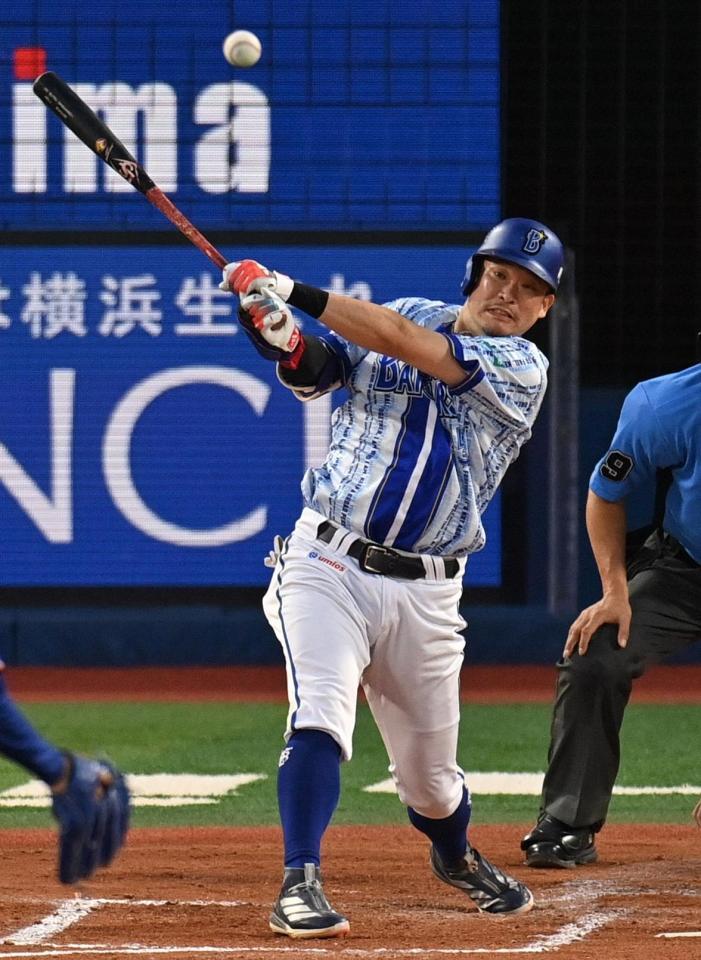 ３回、筒香が先制の中前打を放つ