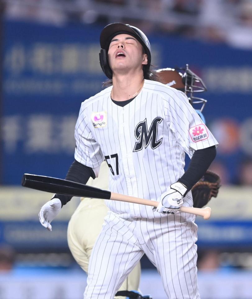 ６回、見逃し三振に倒れた小川（撮影・開出牧）
