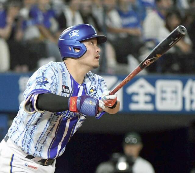 　５回、逆転２ランを放つ筒香（撮影・佐藤厚）