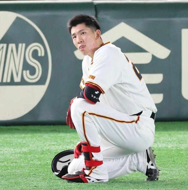 　７日の試合で左太もも裏を痛めた戸郷
