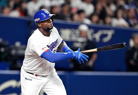 ５回、サノーが右越えに本塁打を放つ