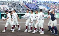 霞ケ浦相手に７回コールド負けを喫した四谷学院ナイン（撮影・伊藤笙子）
