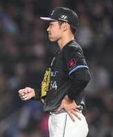 ４回途中で降板し悔しさをにじませる広池（撮影・開出牧）