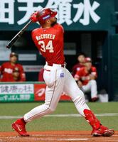 ２回、マッカスカーが左越えに本塁打を放つ