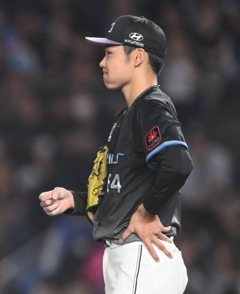 ４回途中で降板し悔しさをにじませる広池（撮影・開出牧）
