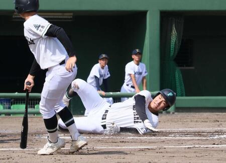 １回、三谷の２点適時打で本塁へ滑り込む福山・早川（撮影・市尻達拡）