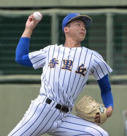 ５回に登板、門真西打線を無失点の抑えた香里丘・岡本翔斗（撮影・金居みつよし）