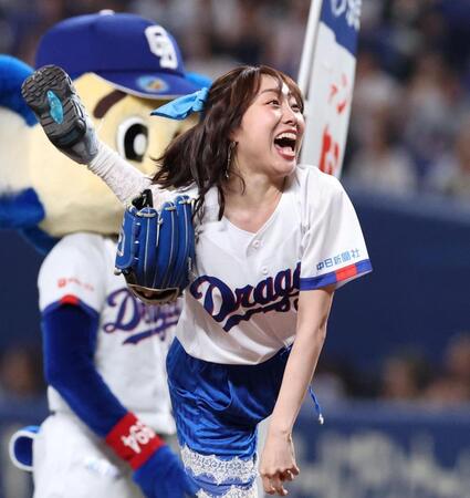 始球式を務める和食麺処セガミ公式アンバサダー・須田亜香里さん（撮影・北村雅宏）