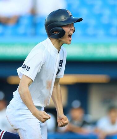 ８回、生還し喜ぶ日比谷・青賢太朗（撮影・石井剣太郎）