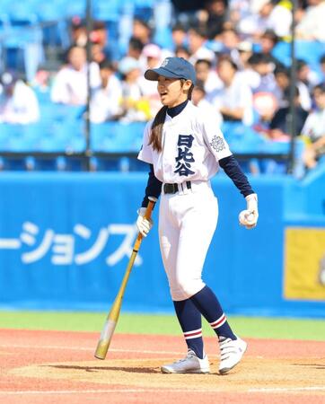 ノッカーを務めた日比谷・野上杏（撮影・石井剣太郎）