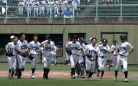 登録メンバー９人で試合に臨んだ門真西ナイン（撮影・金居みつよし）