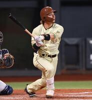 ５回、２者連続となるソロを放つ水野（撮影・中島達哉）