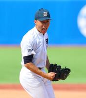 １回を投げ終え吠える日比谷・松井佑樹（撮影・石井剣太郎）