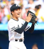 ３回を投げ終え笑顔の開成・森本壮一郎（撮影・石井剣太郎）