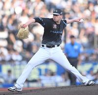 力投するロング（撮影・開出牧）