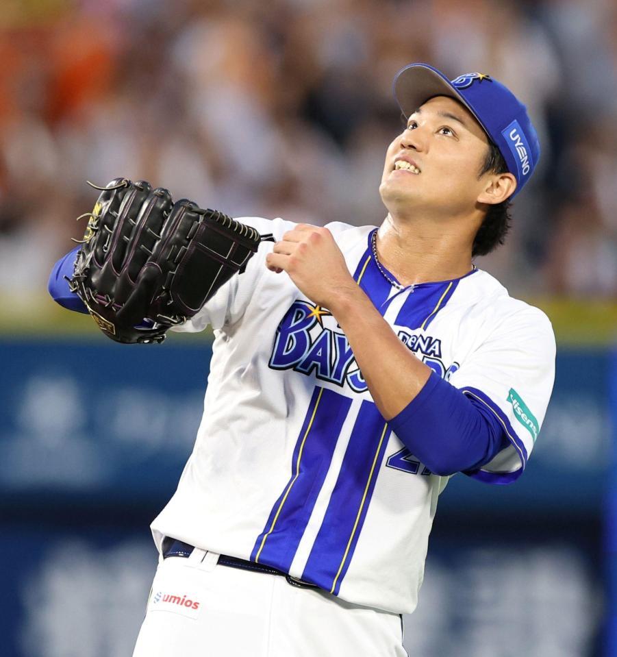 ３回、薄暮の空を見上げる藤浪（撮影・伊藤笙子）