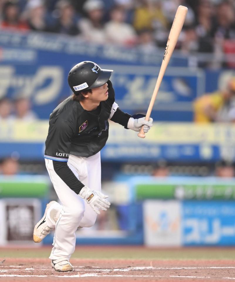 ２回、中飛に倒れた友杉（撮影・開出牧）