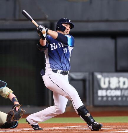 １回、２ランを放つ林（撮影・中島達哉）
