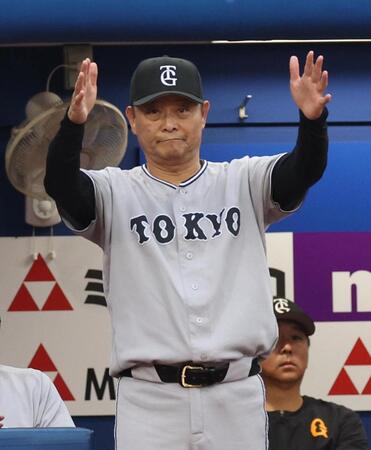 １回、浦田の二盗失敗にリクエストする橋上監督代行