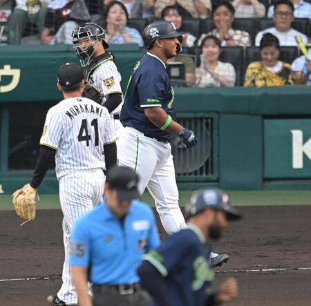 １回、満塁の好機に凡退するセデーニョ（撮影・飯室逸平）