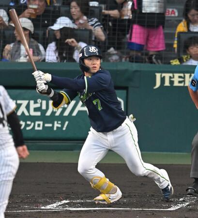 ２回左前打を放つ長岡（撮影・飯室逸平）