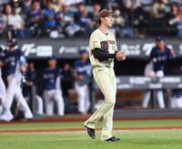 ５回、滝沢の適時打を許した福島（撮影・中島達哉）