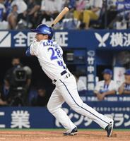 ５回、勝又は中前適時打を放つ（撮影・佐藤厚）
