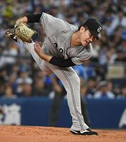 ＤｅＮＡ打線を相手に力投する井上（撮影・佐藤厚）