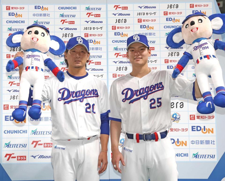 　お立ち台でポーズをとる涌井と石川（右）＝撮影・北村雅宏