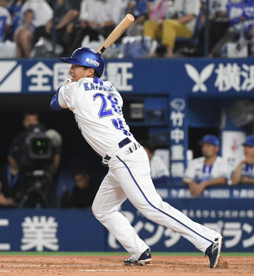５回、勝又は中前適時打を放つ（撮影・佐藤厚）